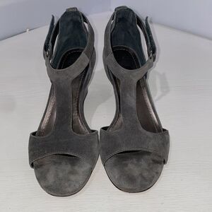 Johnston & Murphy Gray Suede T-Strap Sandal Heels Peep Toe Size 8